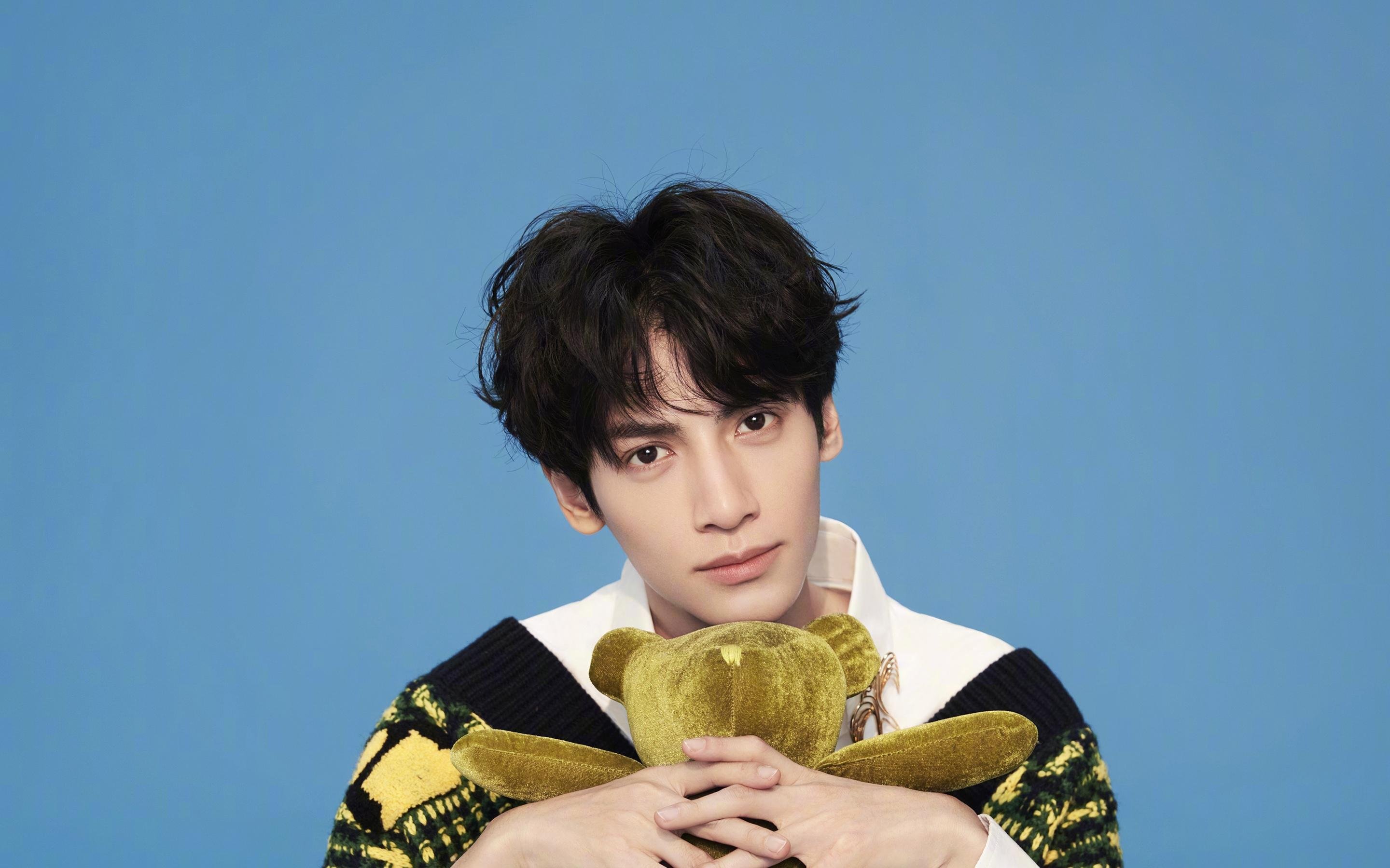 拜仁边后卫内收战术打破防守平衡，拜仁 边后卫