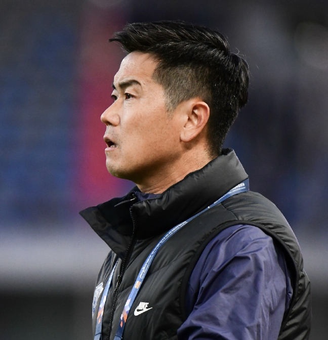 开云体育：中国足球明星球员专访，背后的故事令人动容的简单介绍