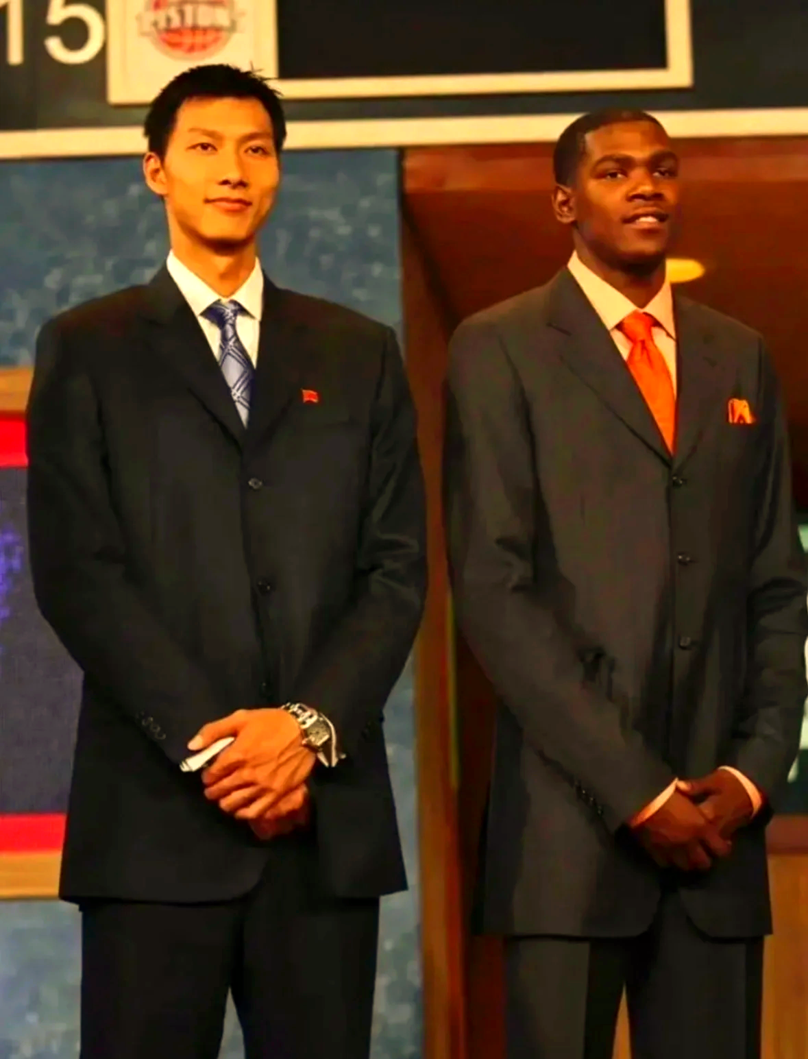 包含开云体育:篮球明星退役，告别辉煌职业生涯的词条