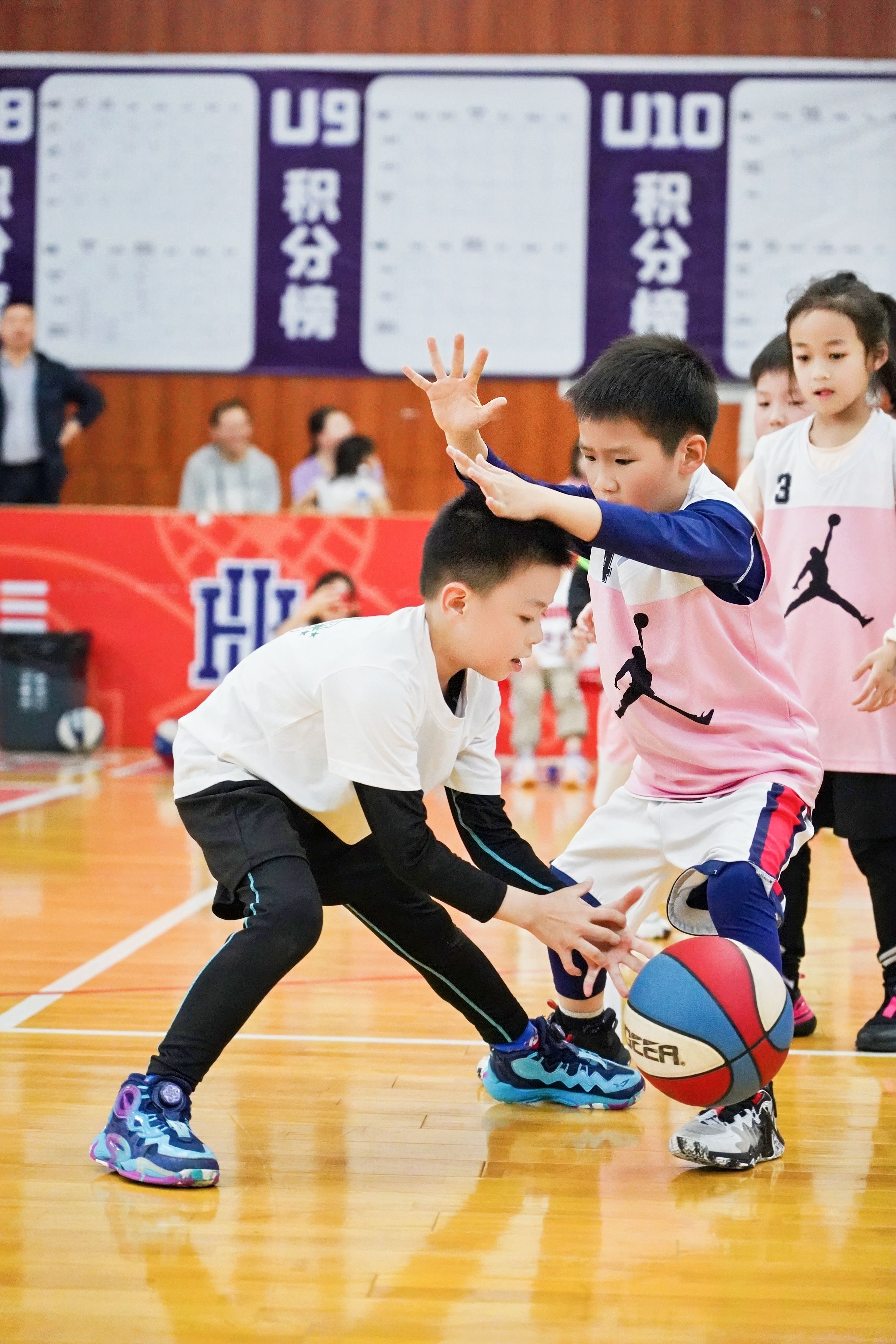 包含开云体育：WCBA：球员的奋斗故事，激励更多人追逐篮球梦想，实现人生价值的词条